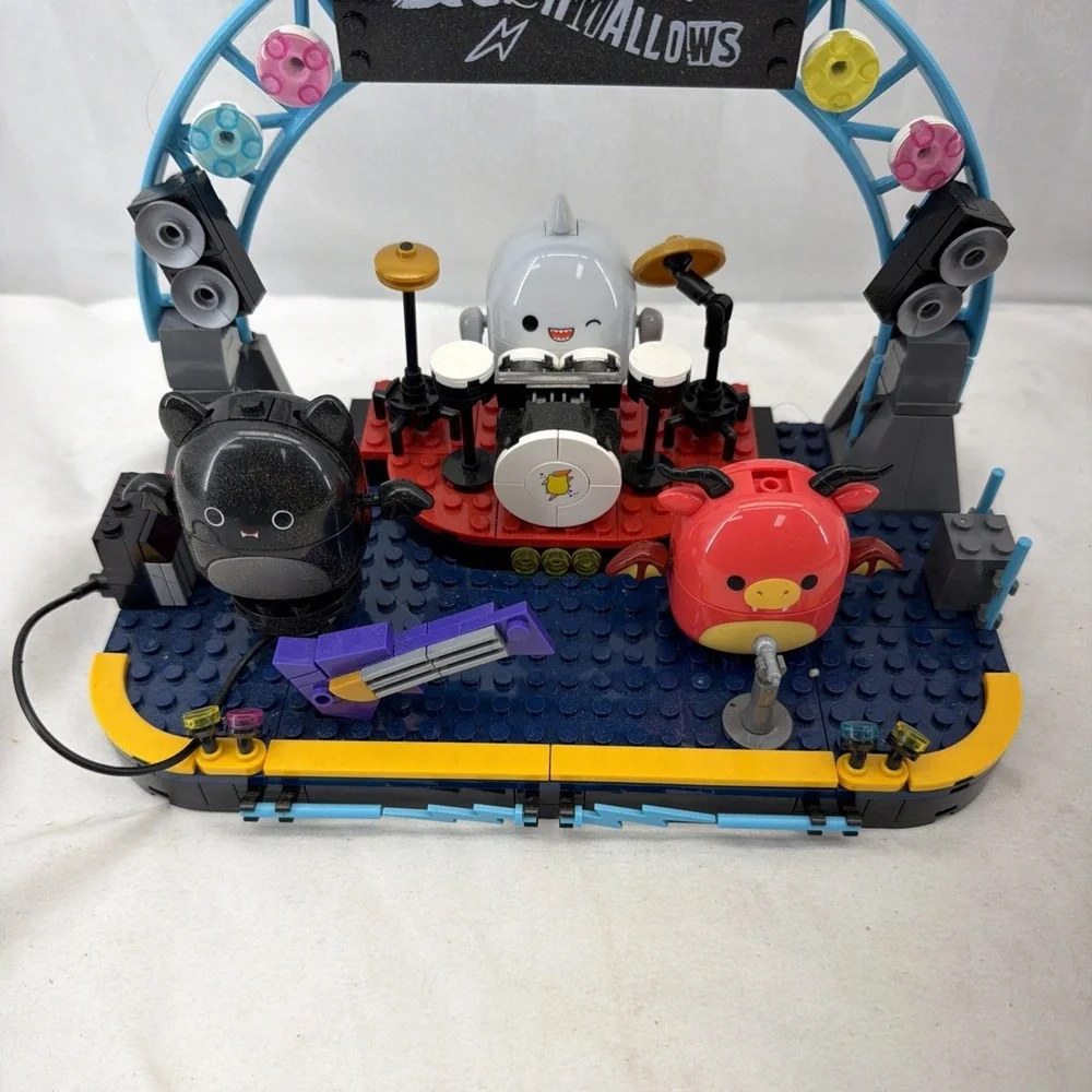 NEW BLDR Squishmallows Squish Tour Concert 379 Piece Building Set 3‎ Figures